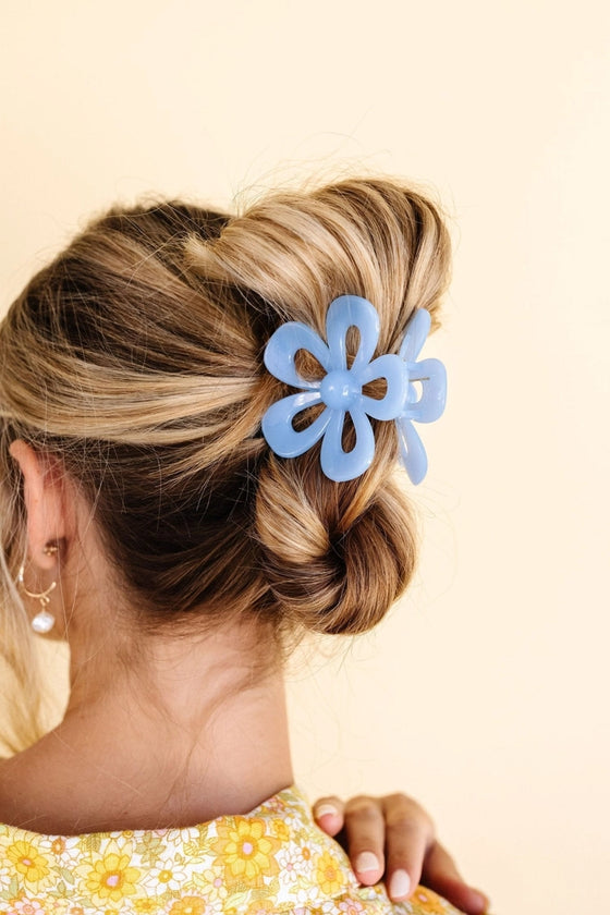 cutout flower claw clip - blue or white