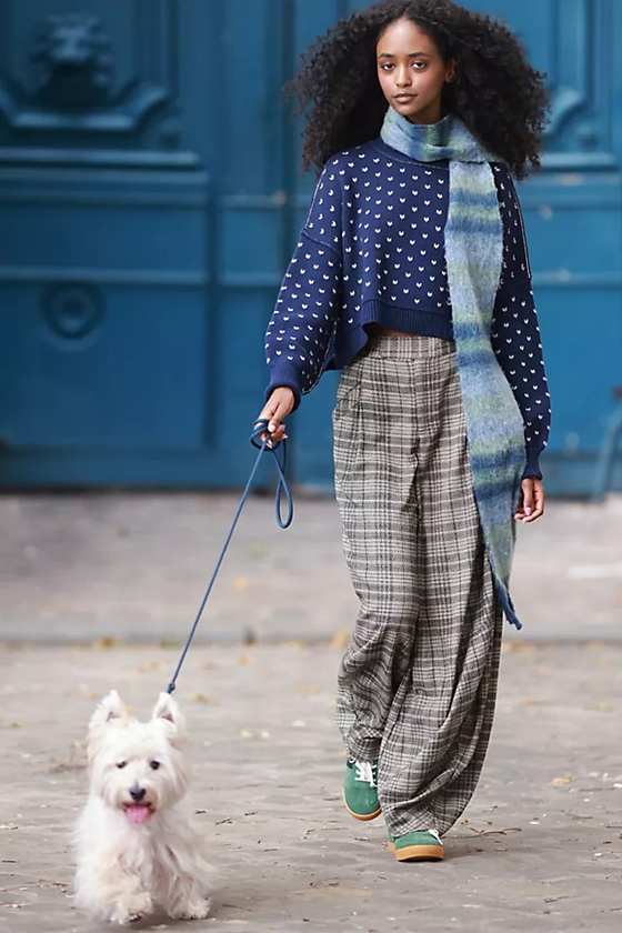 easy street patterned crop in navy